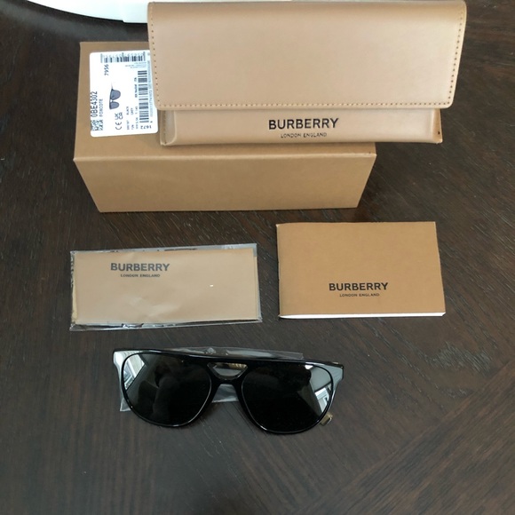 NEW BURBERRY SUNGLASSES - Picture 4 of 9